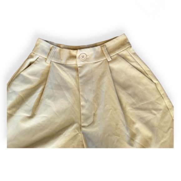 Danielle Bernstein by Who Wore What beige cream shorts Sz 0 XS - Picture 2 of 9